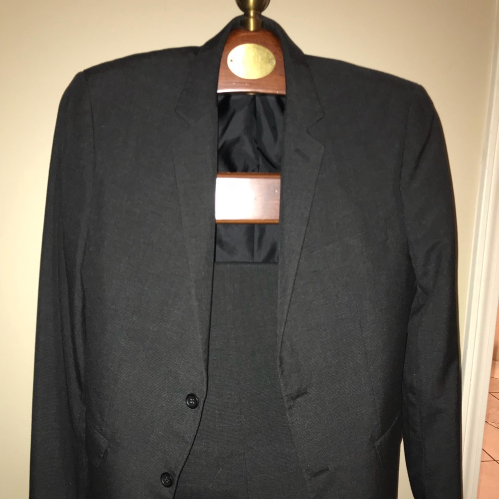 Banana Republic men’s suit
